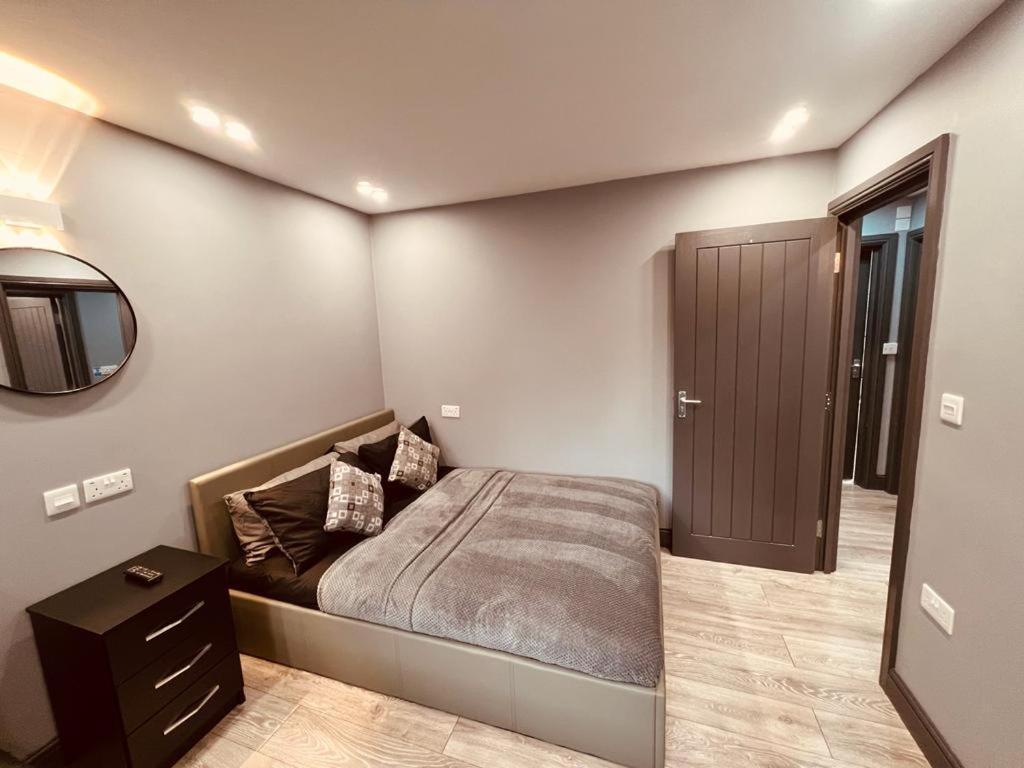 Urban Escape *4 Bedroom House* With Free Parking Бирмингам Екстериор снимка