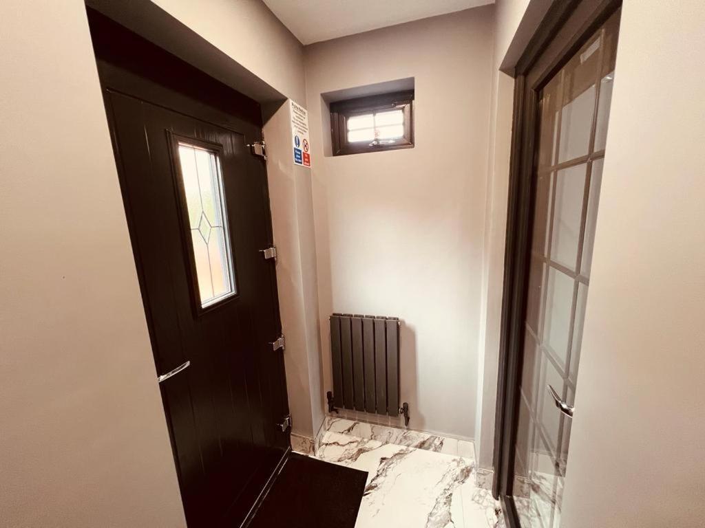 Urban Escape *4 Bedroom House* With Free Parking Бирмингам Екстериор снимка