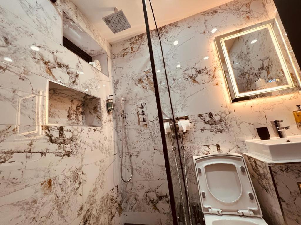 Urban Escape *4 Bedroom House* With Free Parking Бирмингам Екстериор снимка