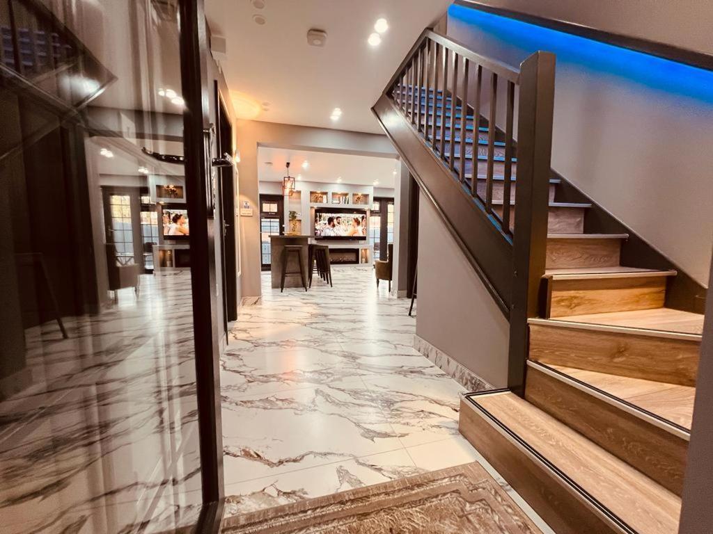 Urban Escape *4 Bedroom House* With Free Parking Бирмингам Екстериор снимка