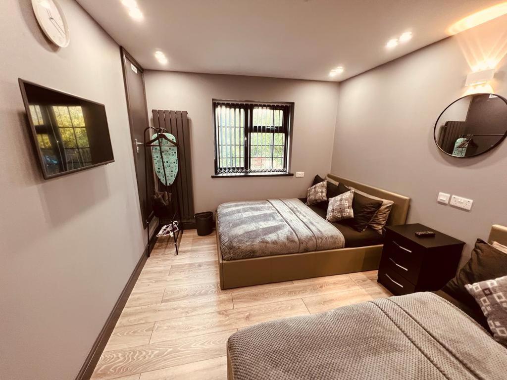 Urban Escape *4 Bedroom House* With Free Parking Бирмингам Екстериор снимка