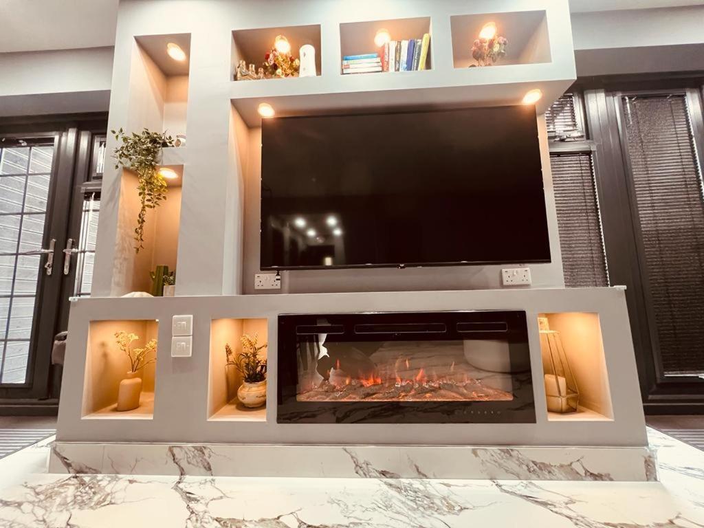 Urban Escape *4 Bedroom House* With Free Parking Бирмингам Екстериор снимка