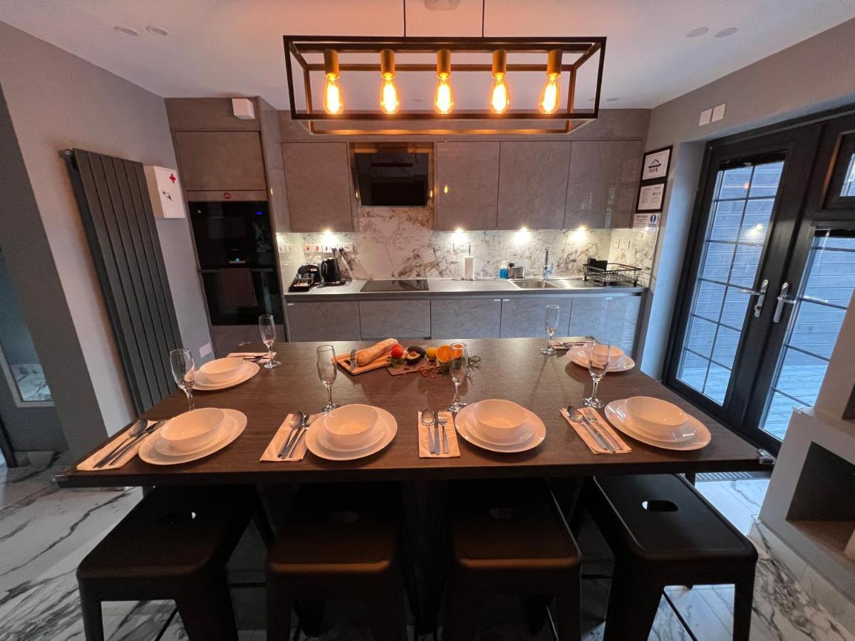 Urban Escape *4 Bedroom House* With Free Parking Бирмингам Екстериор снимка