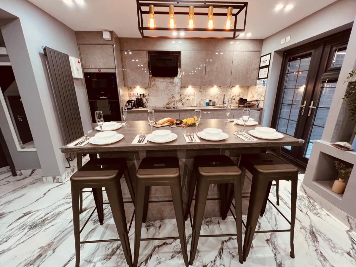 Urban Escape *4 Bedroom House* With Free Parking Бирмингам Екстериор снимка